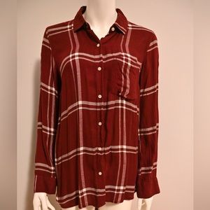 Old Navy The Classic Shirt in maroon plaid Medium